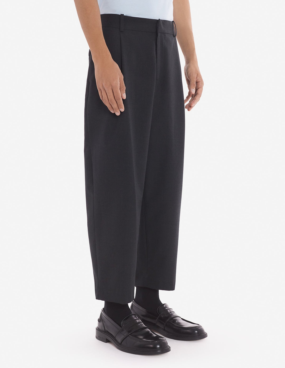  CROPPED PLEATED TAILORED PANTS IN LIGHT TECHNICAL WOOL 