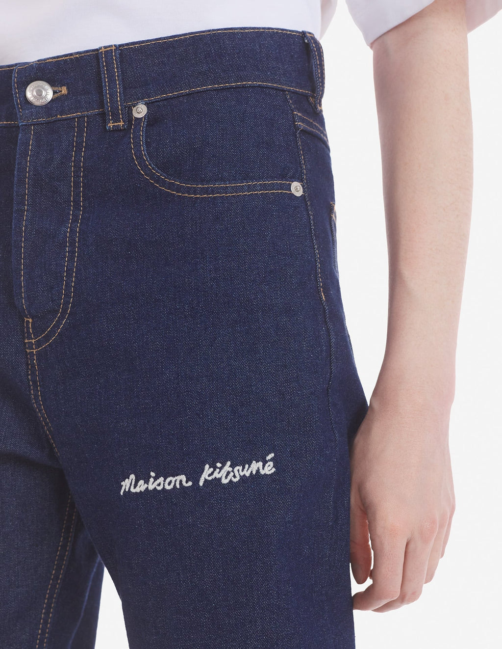  HIGH WAISTED JEANS