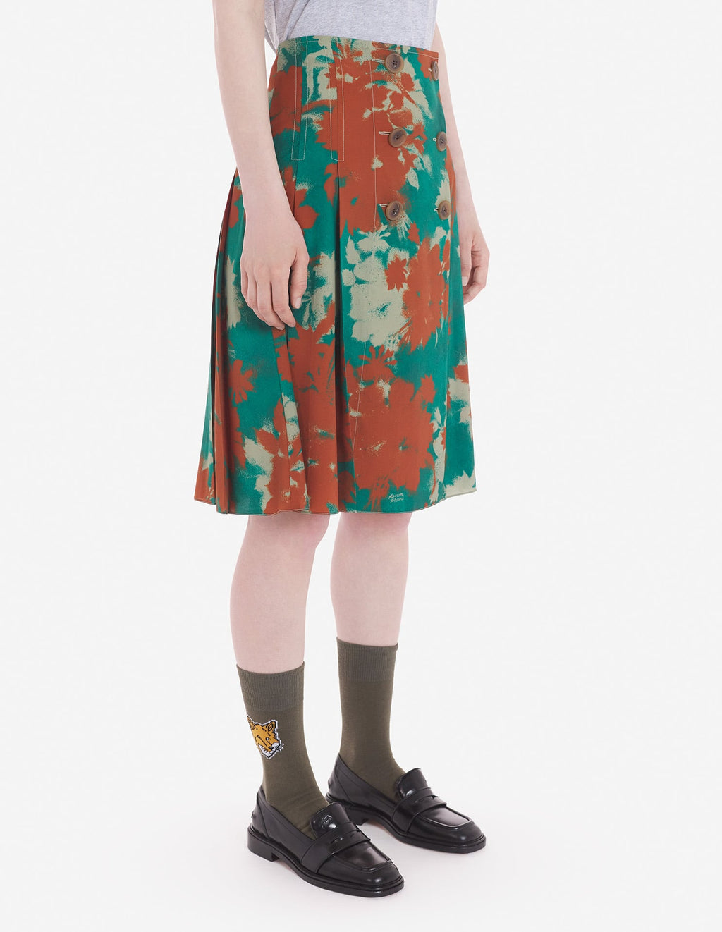  KNEE PLEATED WRAP SKIRT IN BOUQUET CAMEO PRINTED C