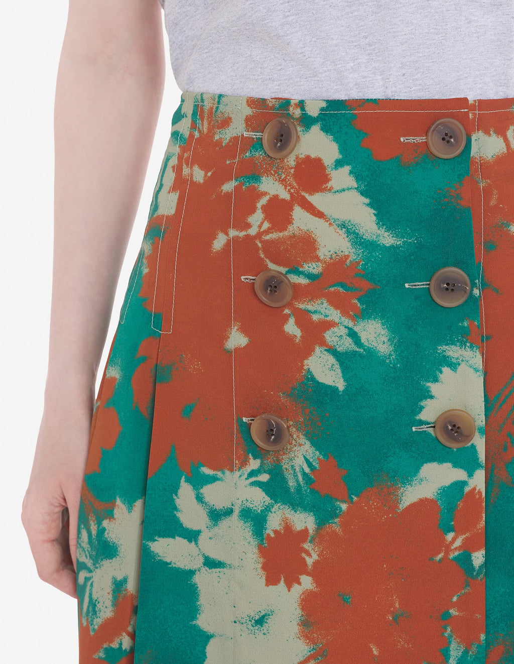  KNEE PLEATED WRAP SKIRT IN BOUQUET CAMEO PRINTED C