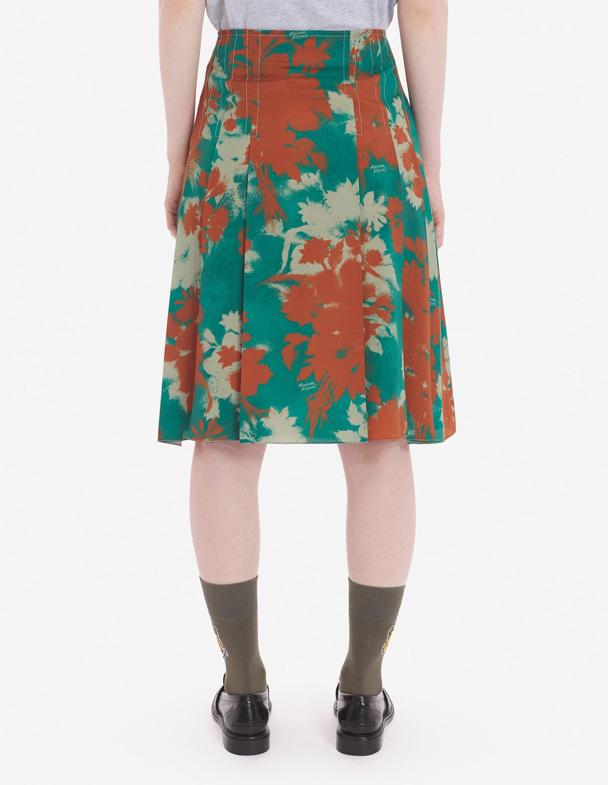  KNEE PLEATED WRAP SKIRT IN BOUQUET CAMEO PRINTED C